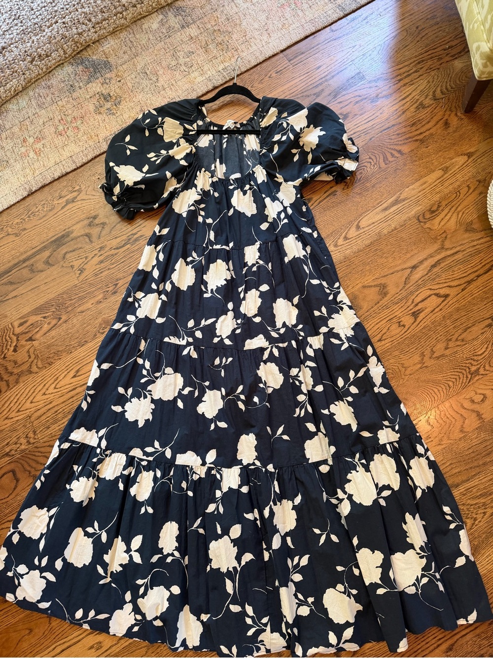 Black and White Floral Puff-Sleeve Maxi Dress medium